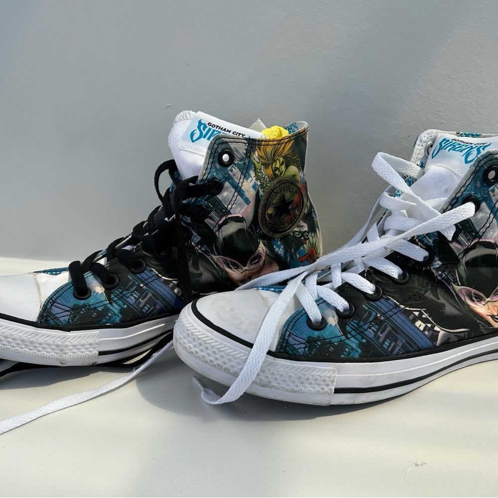 Converse Gotham City Sirens theme Classic Canvas Sneakers.  Unisex M7-W9